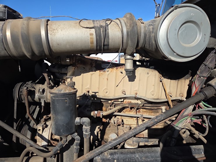 1988-freightliner-day-cab-semi-image-36