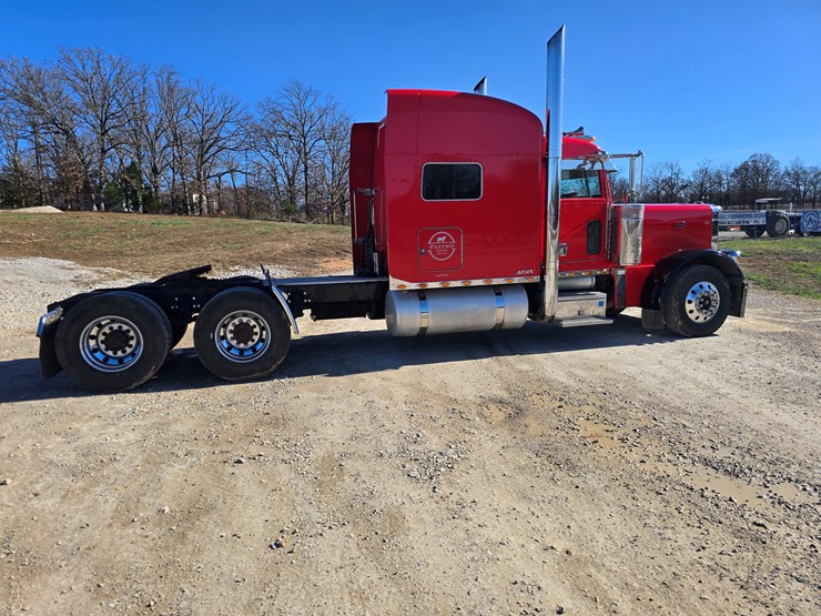 2005-peterbilt-379-image-33