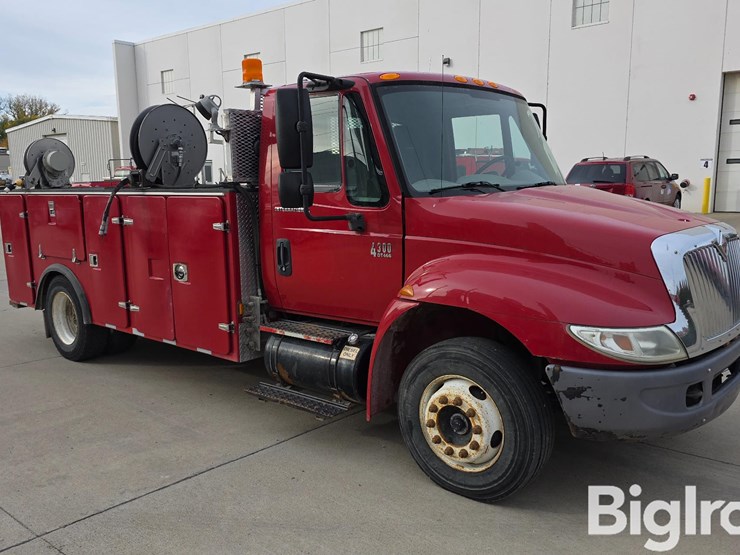 2004-international-durastar-4300-image-3