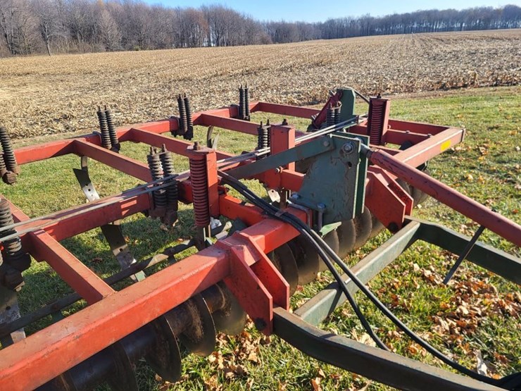 brillion-9-shank-soil-saver-image-10