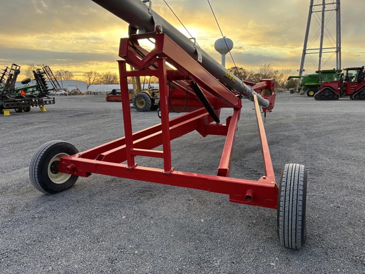 #10992-•-10x63-swing-away-auger-image-14