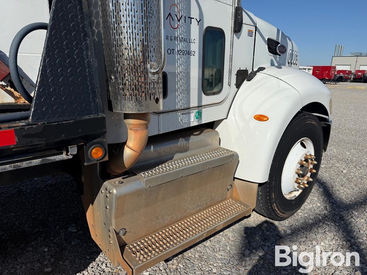 2014-peterbilt-337-image-17