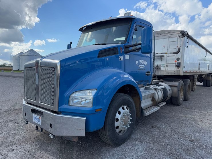 2016-kenworth-t880-image-1
