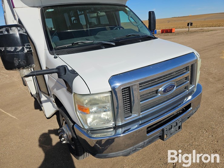 2010-ford-e450-image-11