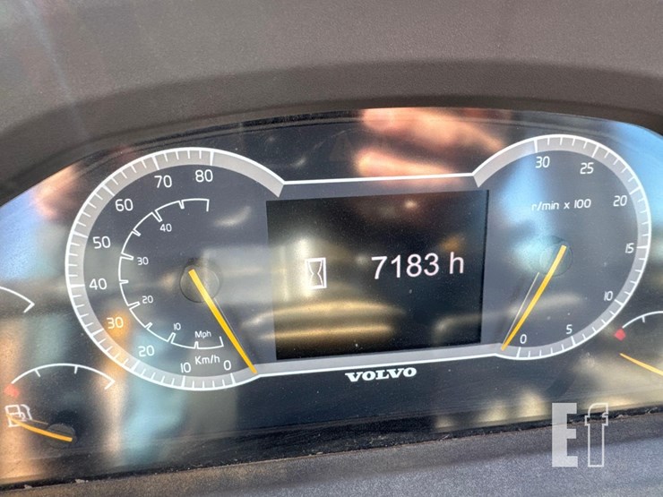 2014-volvo-a25g-image-30