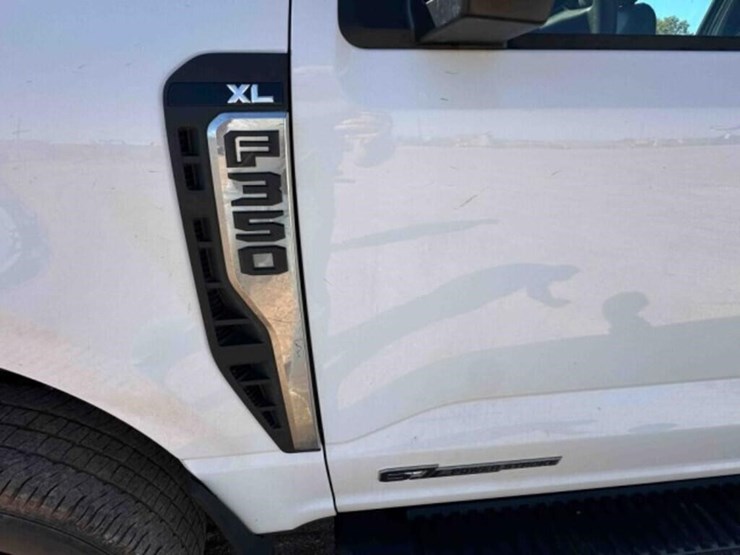 2023-ford-f350-image-16