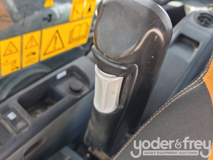 2021-case-cx210-lc-image-194