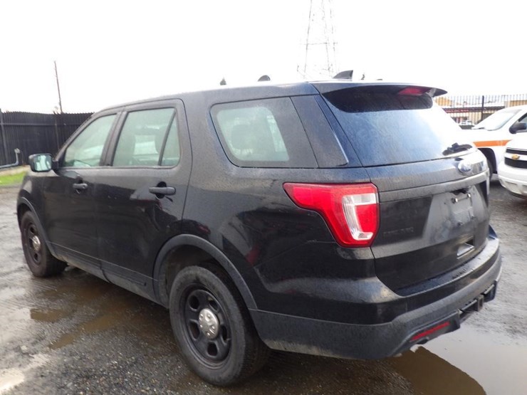 2017-ford-explorer-image-4