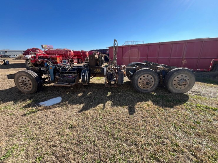 2011-peterbilt-367-image-8