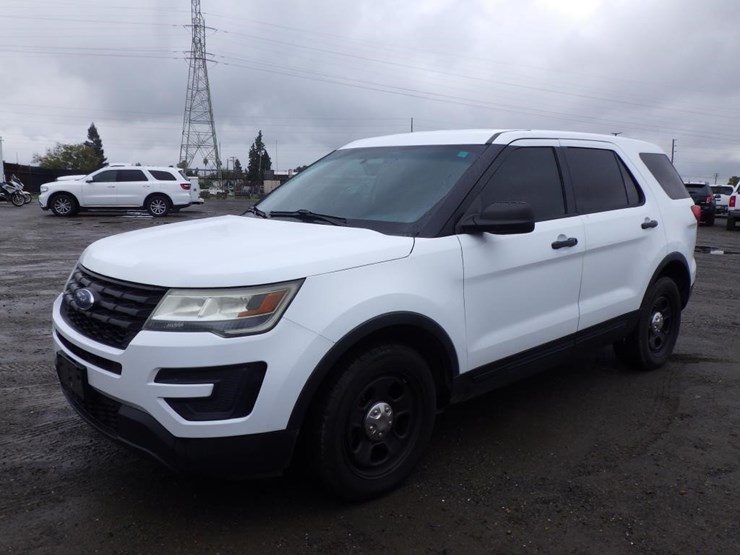 2016-ford-explorer-image-1