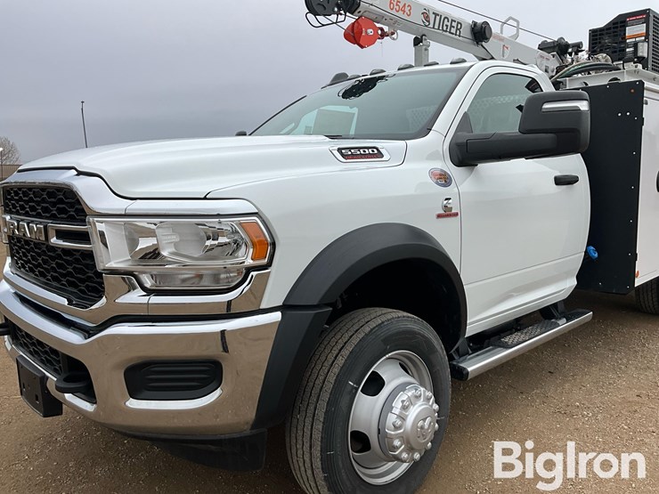 2024-ram-5500-heavy-duty-4x4-service-truck-w/tiger-crane-image-9