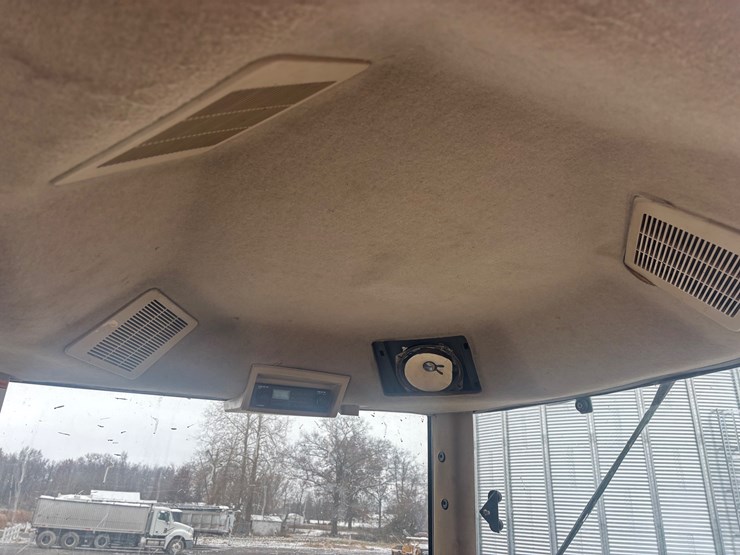 john-deere-8300-image-9