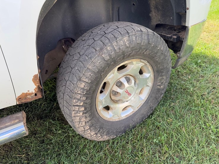 2009-gmc-2500-image-12