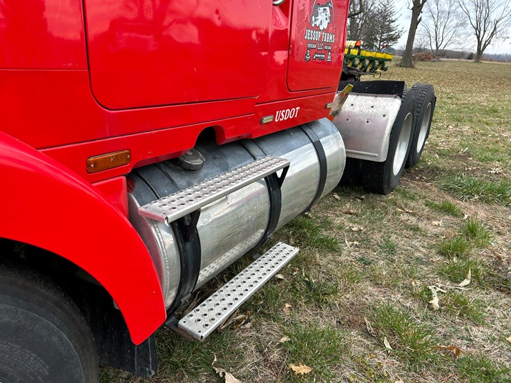 #95-•-volvo-semi-image-14