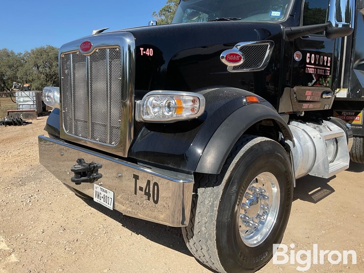peterbilt-567-image-11
