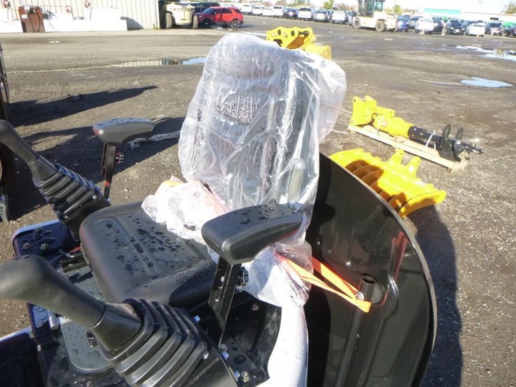 blt-319-hydraulic-excavator-image-16