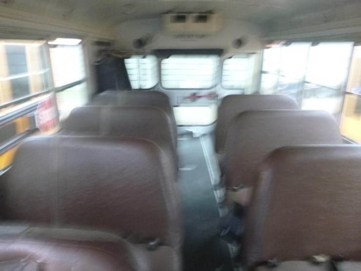 2004-ford-e450-image-12