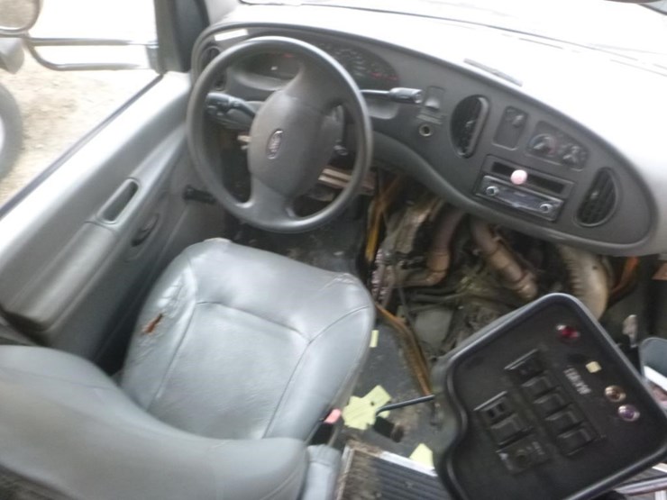 2004-ford-e450-image-12
