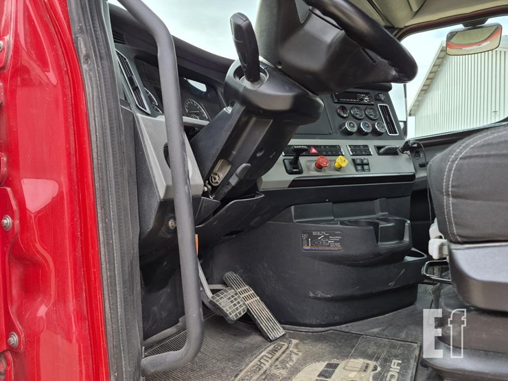 2018-freightliner-cascadia-116-image-18