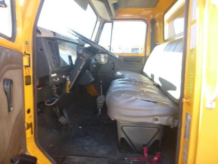 2001-international-4700-image-10