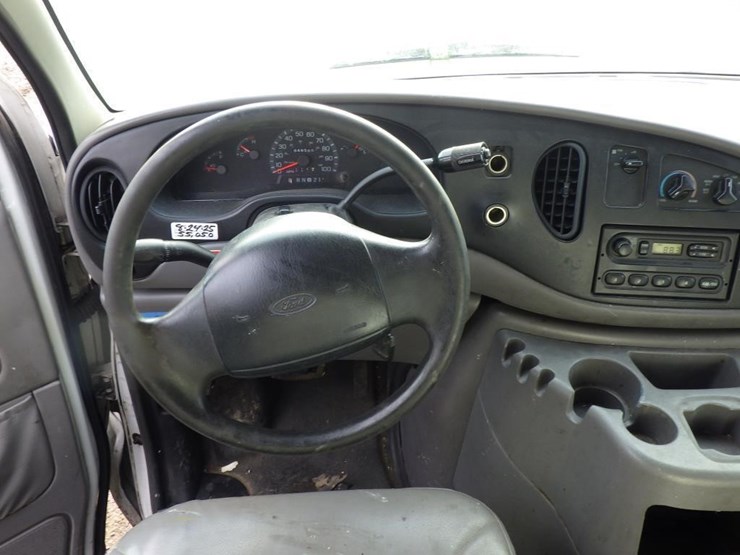 ford-econoline-350-image-9