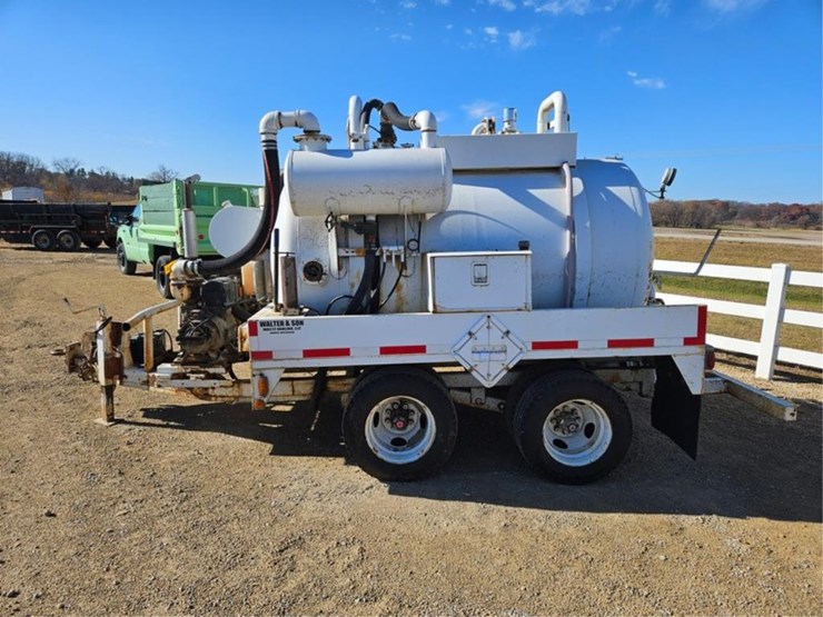 #3272-•-1983-presvac-systems-sewer-vac-image-2