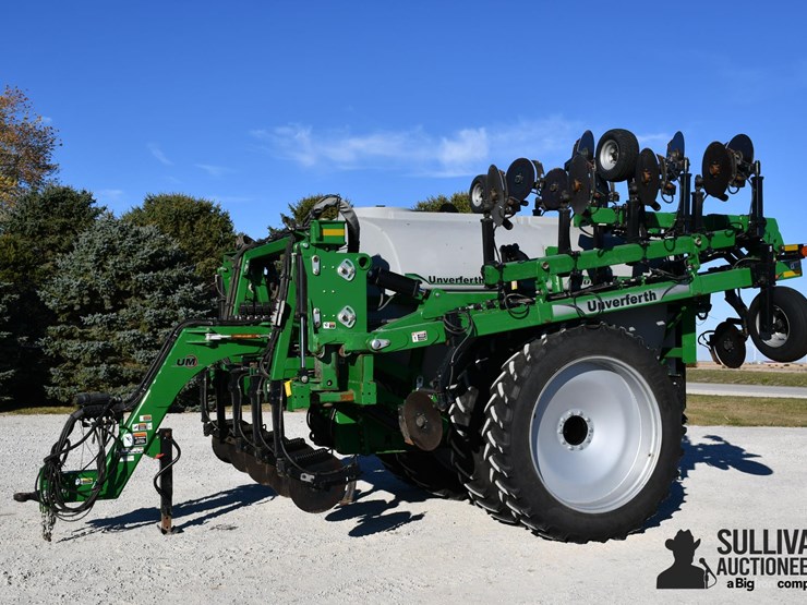 unverferth-2600-nutrimax-liquid-fertilizer-applicator-image-1