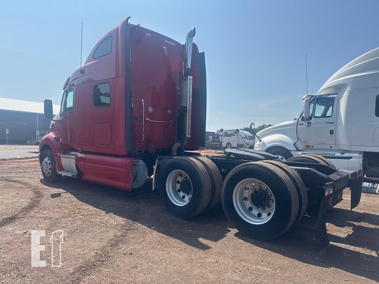 2010-peterbilt-387-image-5
