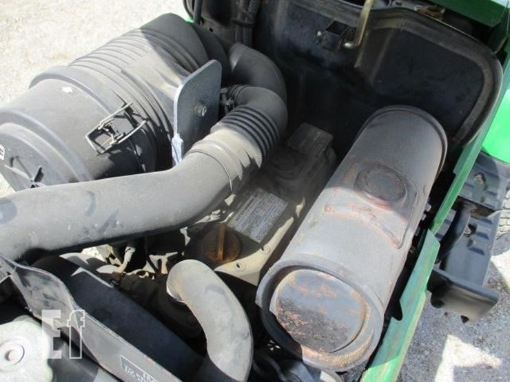 john-deere-2305-image-2