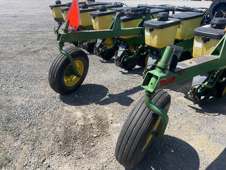 john-deere-7300-image-12