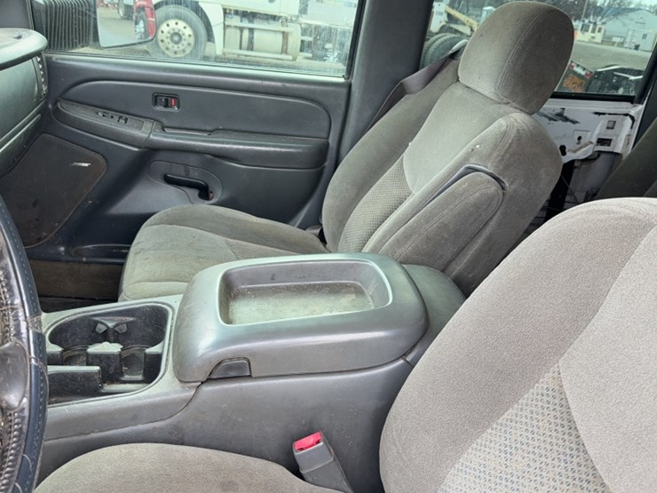 2003-chevrolet-3500-image-17