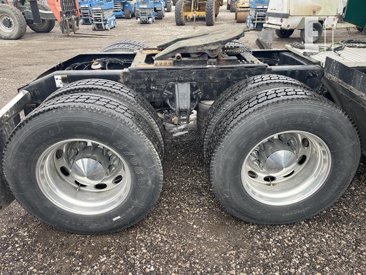 2009-peterbilt-386-image-32