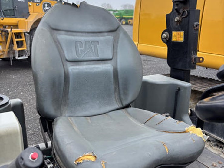 2017-caterpillar-cb24b-image-11