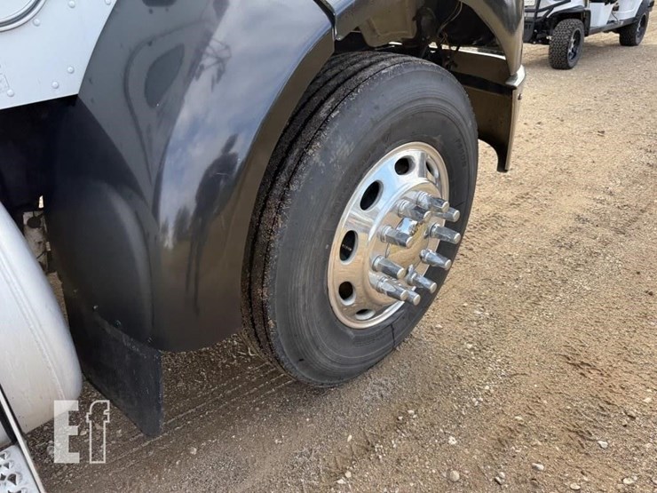 peterbilt-330-image-13