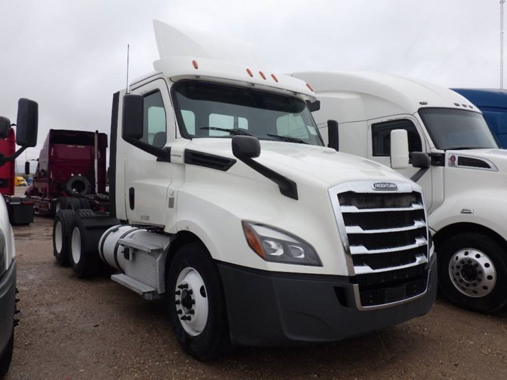 freightliner-cascadia-126-image-5