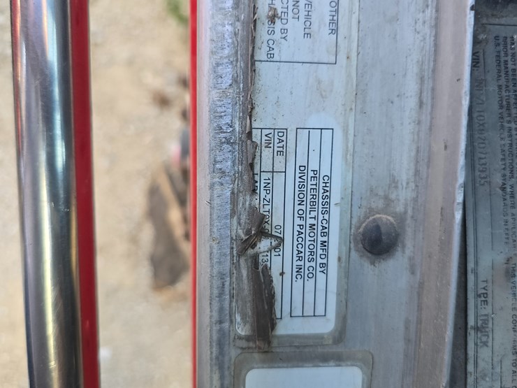 2002-peterbilt-320-image-38