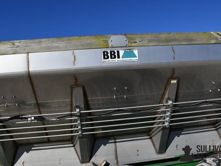 bbi-magnaspread-pull-type-spreader-image-15