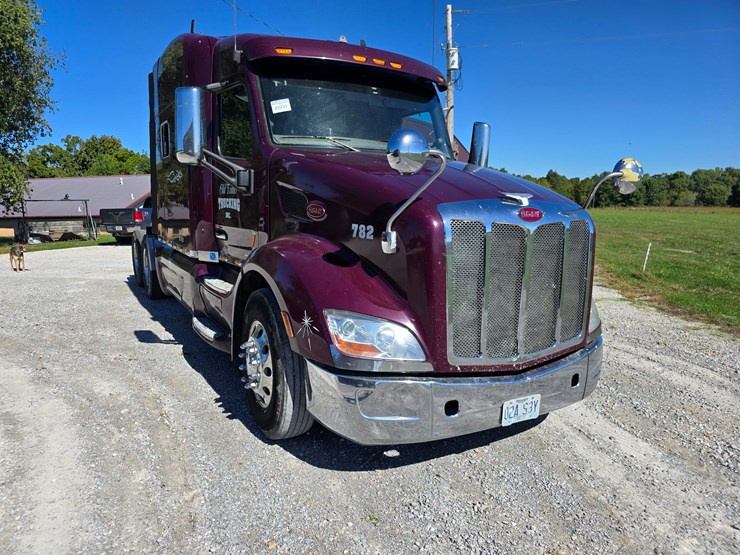 peterbilt-579-image-43