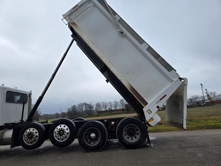 peterbilt-367-image-56