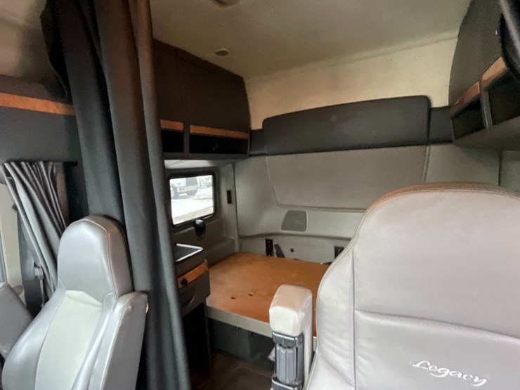 2011-international-prostar-image-19