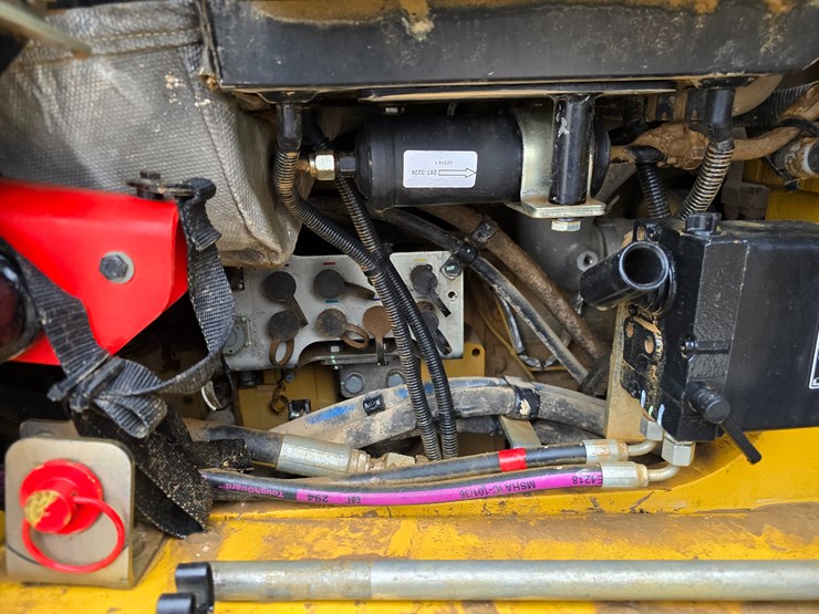 caterpillar-953d-image-86