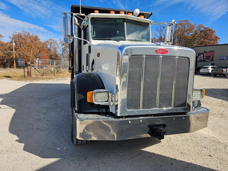 2009-peterbilt-365-image-28