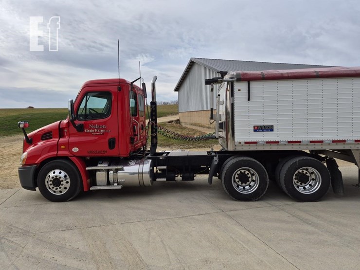 2018-freightliner-cascadia-113-image-15