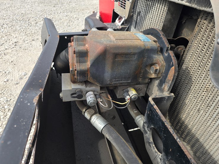 2003-peterbilt-320-image-72