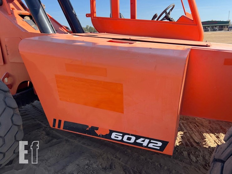 2019-jlg-6042-image-16