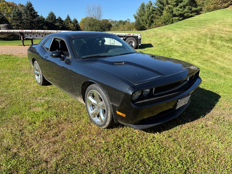 #1735-•-2013-dodge-challenger-(wi-title-in-delay)-(black-river-falls,-wi)-image-3
