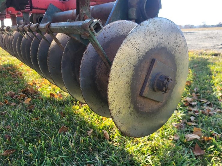 brillion-9-shank-soil-saver-image-14