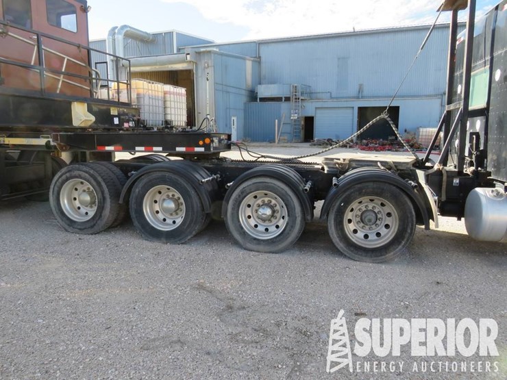 2016-peterbilt-389-image-8