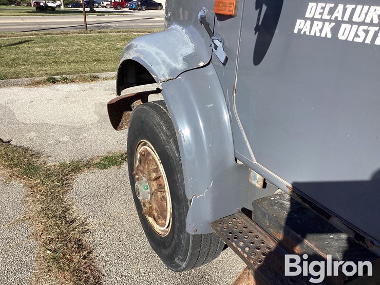 international-4900-image-18