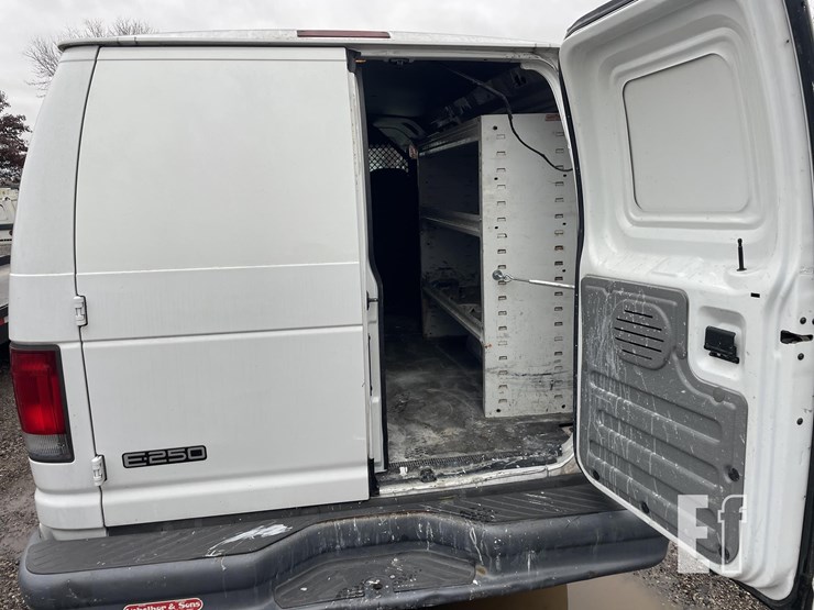 2005-ford-e250-image-7